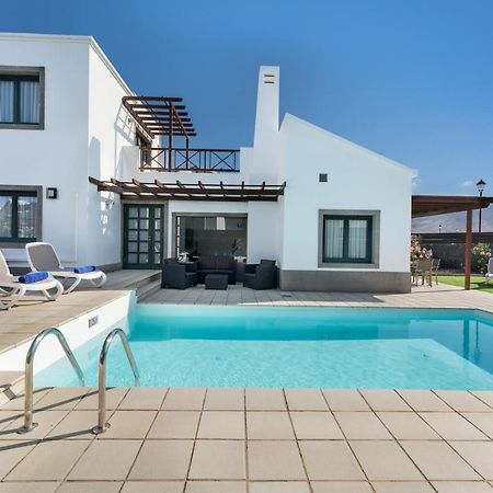Villas Camelot By Escape Homeプラヤ・ブランカ エクステリア 写真
